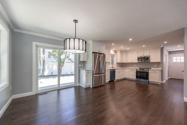 Building Photo - 122 Canal St