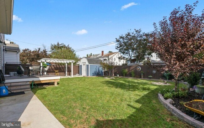 Building Photo - 234 Howell St