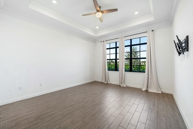 Building Photo - 601 SE Fascino Cir