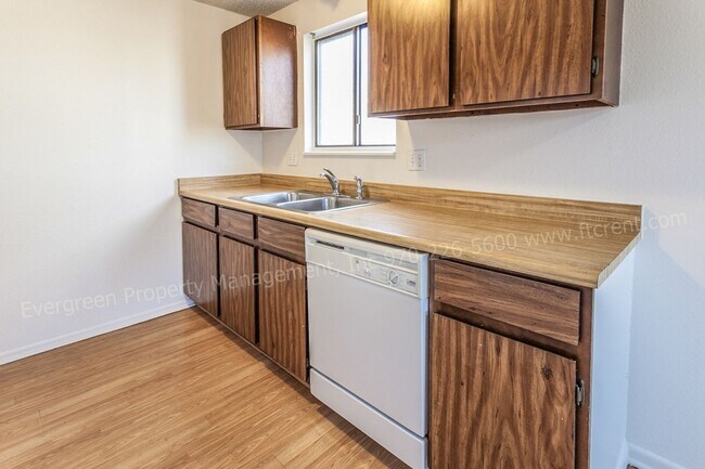 Building Photo - 1244 Maple St