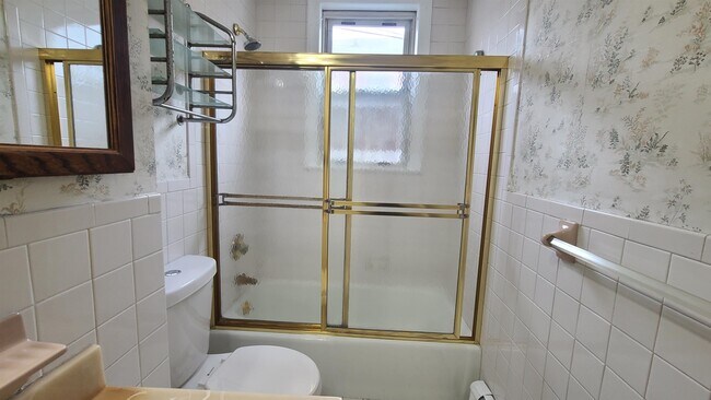 Building Photo - 86 Tonnelle Ave