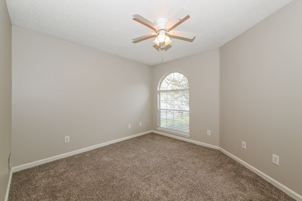 Building Photo - 11194 Mikris Dr S