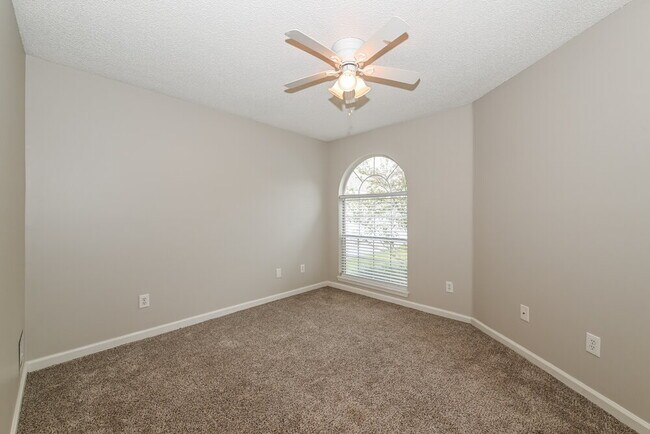 Building Photo - 11194 Mikris Dr S