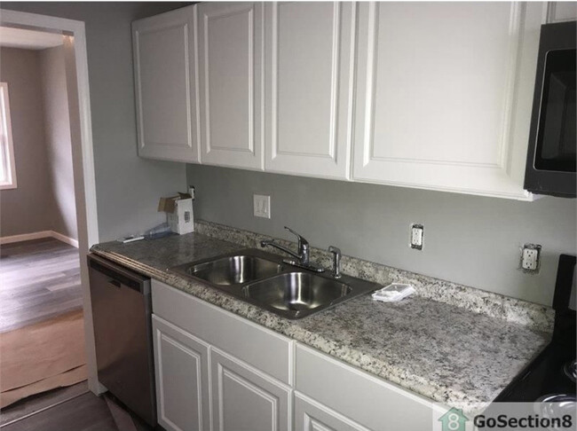 Building Photo - Oliver Park Apartments LLC
