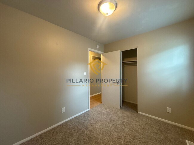 Building Photo - 1112 Earhart St