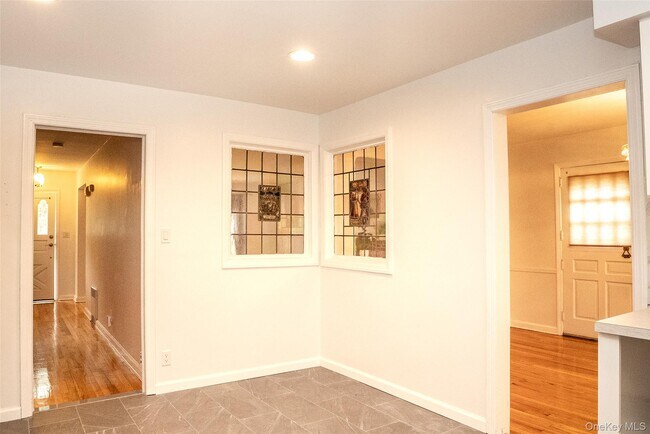 Building Photo - 121 Manhasset Ave