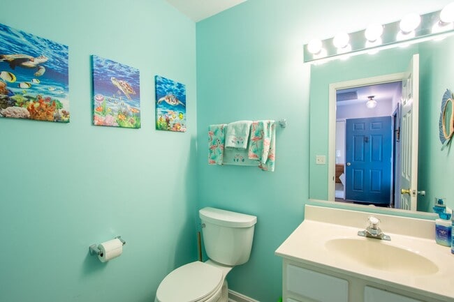 Building Photo - For Rent – Beautifully Updated Townhome in Gull Point a Waterfront Community