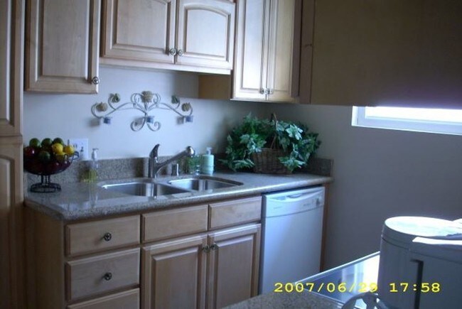 Kitchen w/ microwave dishwasher stove oven - 2136 Avenida De La Playa