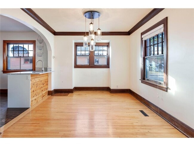 Building Photo - 445 Upton Ave S