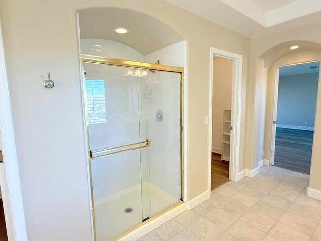 Building Photo - Former Model Home in Desirable Bridges Com...