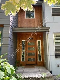 Building Photo - 2416 SE Morrison St