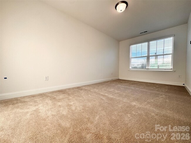 Building Photo - 2954 Clyde Dr