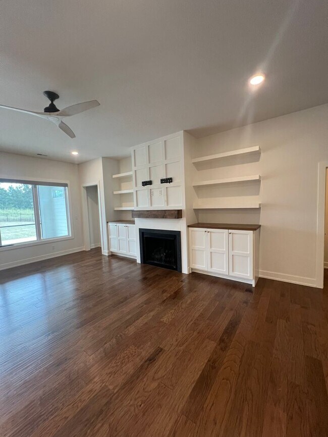Building Photo - 3304 Wentworth Dr