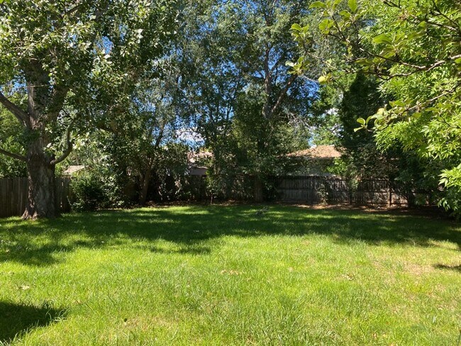 Building Photo - STUDENTS WELCOME! 4 Bed 3 Bath Home in West Ft Collins w/ Garage and Fenced Yard - Lawn Care Incl...