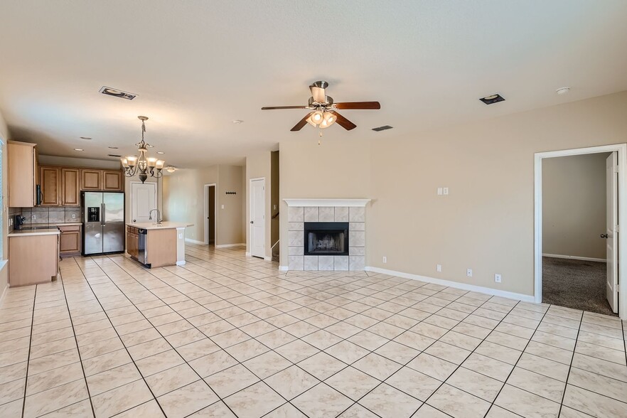 Building Photo - 806 Cielo Way