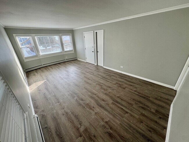 Building Photo - 6038 W Peterson Ave