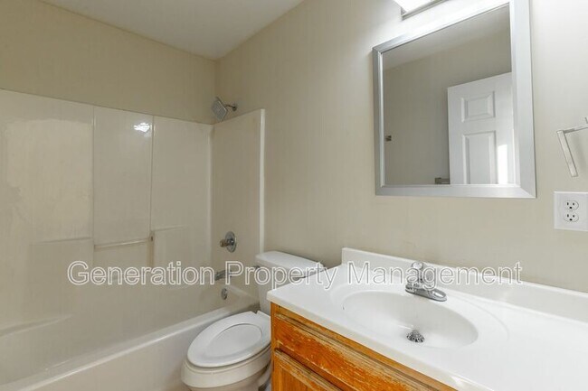 Building Photo - 2205 E 12th St