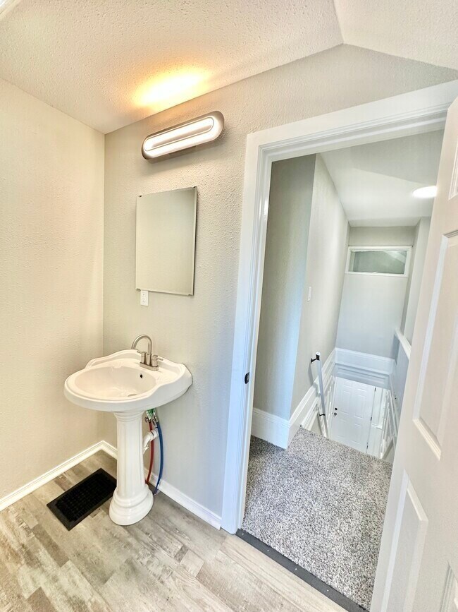 Building Photo - 1505 24th St