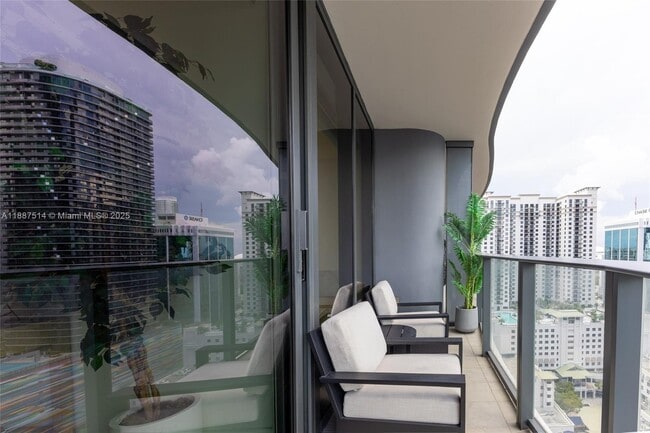 Building Photo - 1000 Brickell Plaza