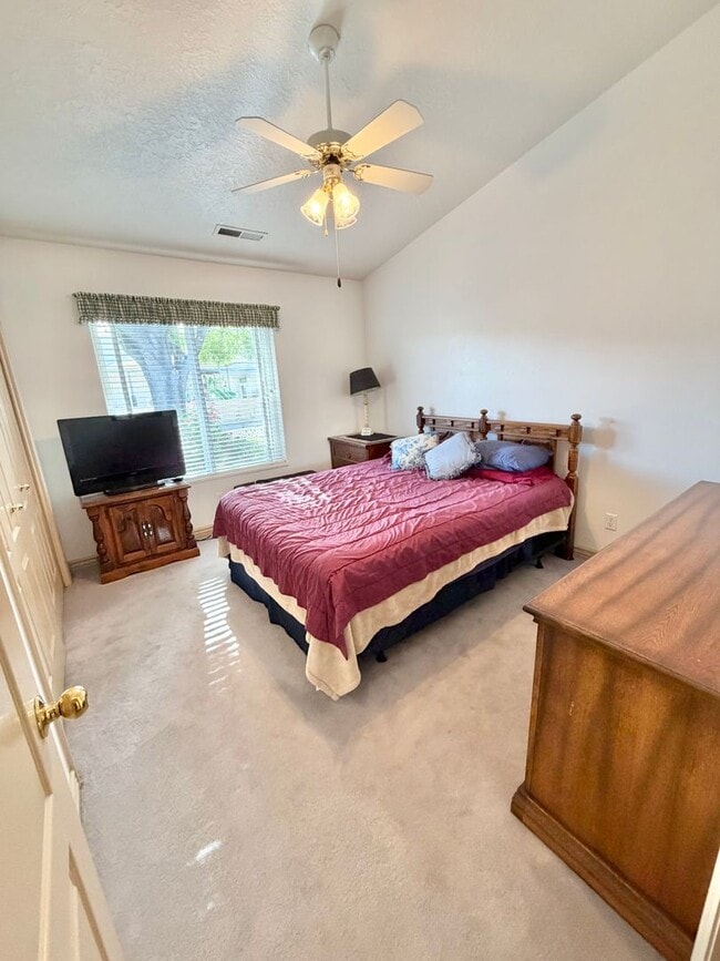 Building Photo - 3 Bed 2 Bath Home in Meadow Creak!! 55+ Community!!!