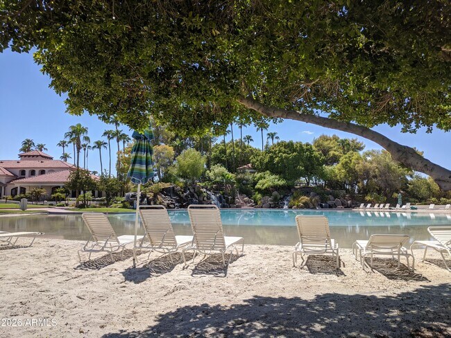 Building Photo - 1321 N Jamaica Way