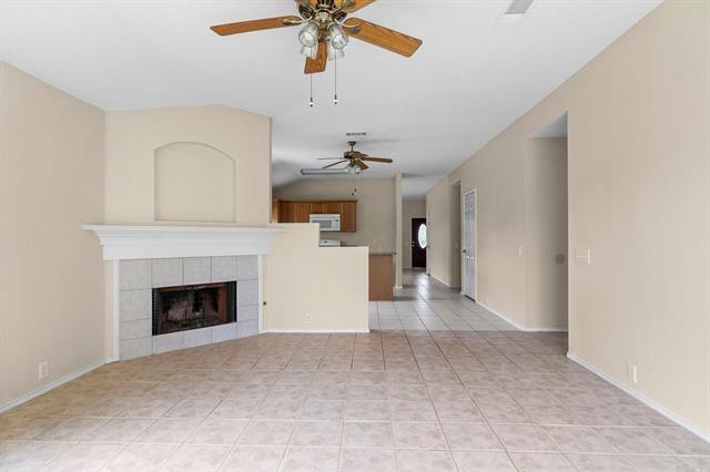 Building Photo - 3300 Creekwood Dr