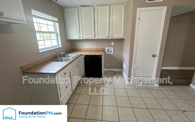 Building Photo - 3766 Windy Ave