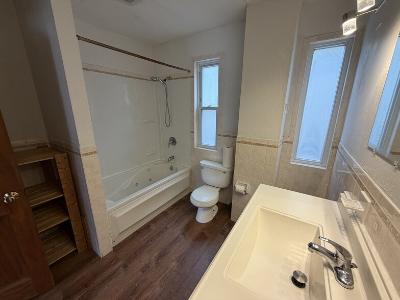 Bathroom - 6 Smythe St