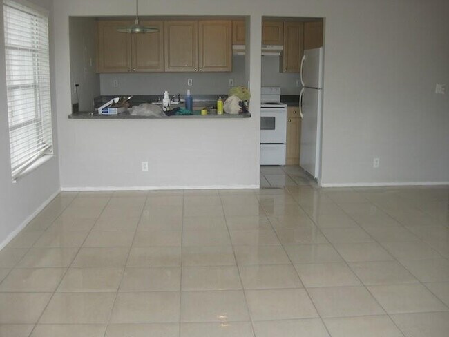 Building Photo - 605 S Pine Island Rd