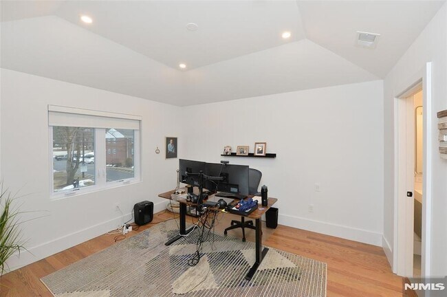 Building Photo - 65 Franklin St