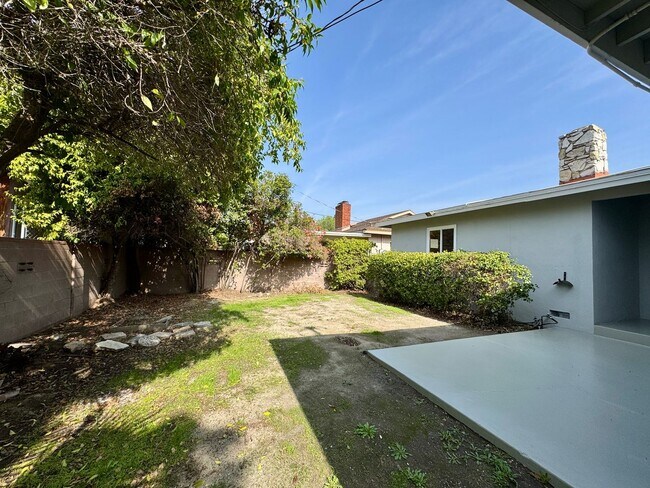 Building Photo - Charming 4-Bedroom Home on a Quiet Tree-Lined Street in Valley Glen