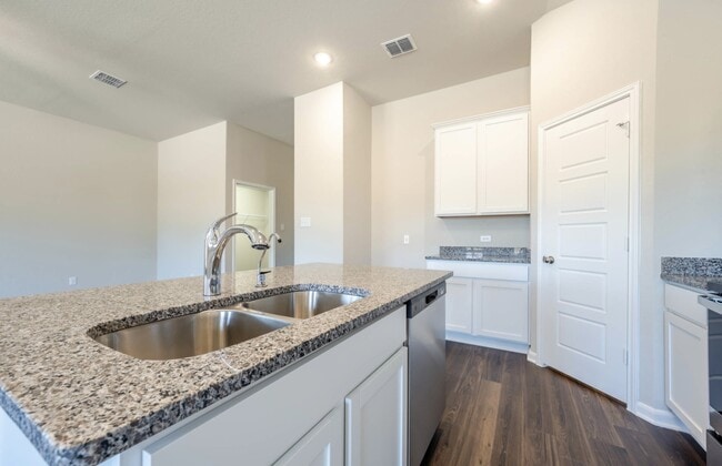 Building Photo - 7106 Emerald Valley