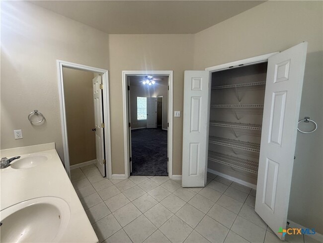 Building Photo - 811 Shadow Creek Blvd