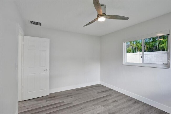 Building Photo - 5361 SW 7th St
