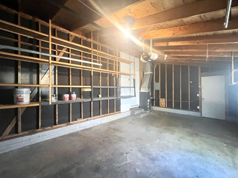 Building Photo - 906 E Bergeson St