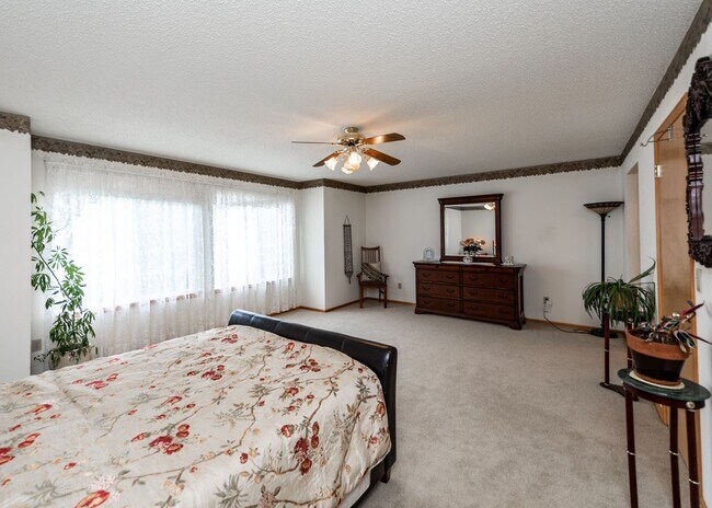 Building Photo - Spacious 5 Bedroom in D20 centrally located