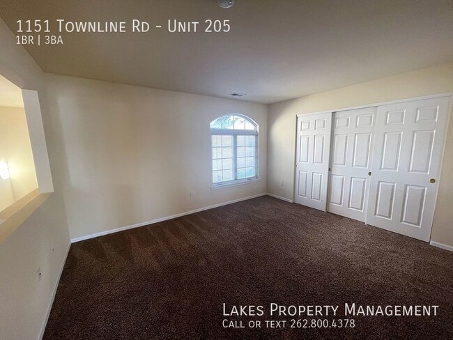 Building Photo - Spacious Executive Style Condo