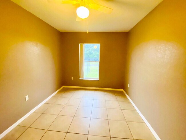 Building Photo - 502 Albatross Dr