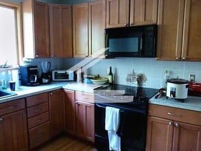 Building Photo - No Brokers Fee unit in Allston, Parking Included, Laundry on a Site, Eat-in Kitchen