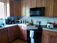 Building Photo - No Brokers Fee,  Parking Included, Laundry on a Site, Eat-in Kitchen