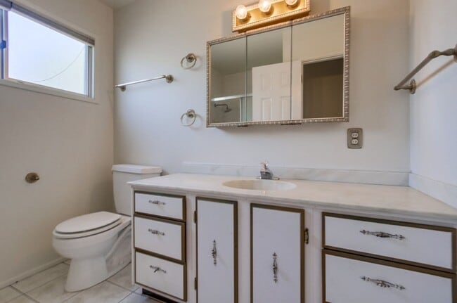 Building Photo - Charming 3 Bedroom Home in Serra Mesa