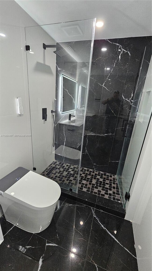 Building Photo - 1861 NW N River Dr