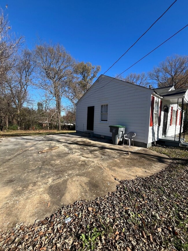 Building Photo - 2206 Hillside Ave