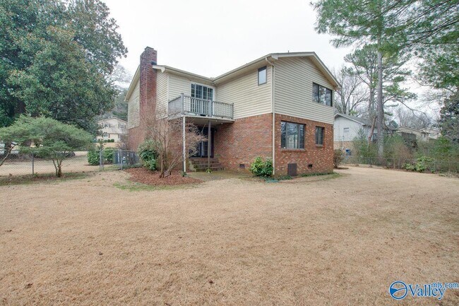 Building Photo - 2700 Briarwood Dr SE