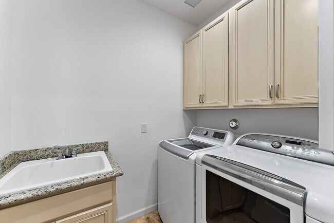 Building Photo - 236 Carina Dr