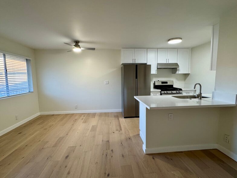 dining area - 4633 Marine Ave
