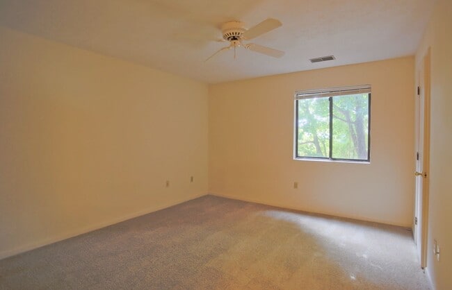 Building Photo - 134 Turtle Creek Rd #6