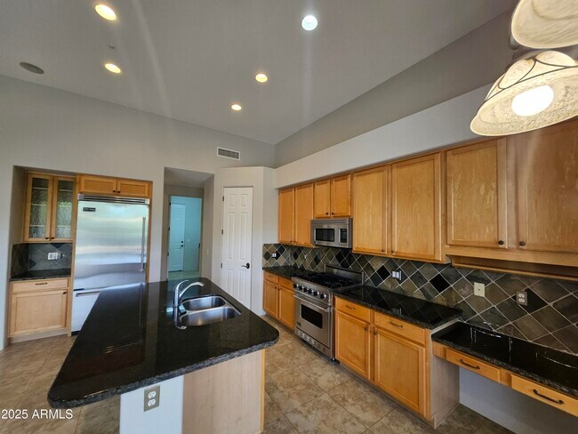 Building Photo - 11290 E Whitethorn Dr