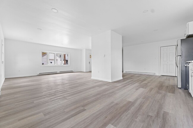 Building Photo - 1304 Voortman Ave