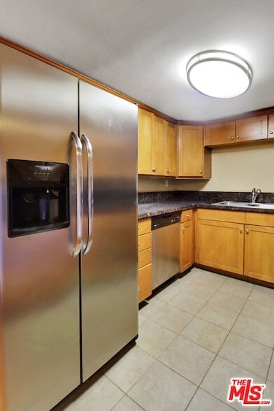 Building Photo - 10982 Roebling Ave